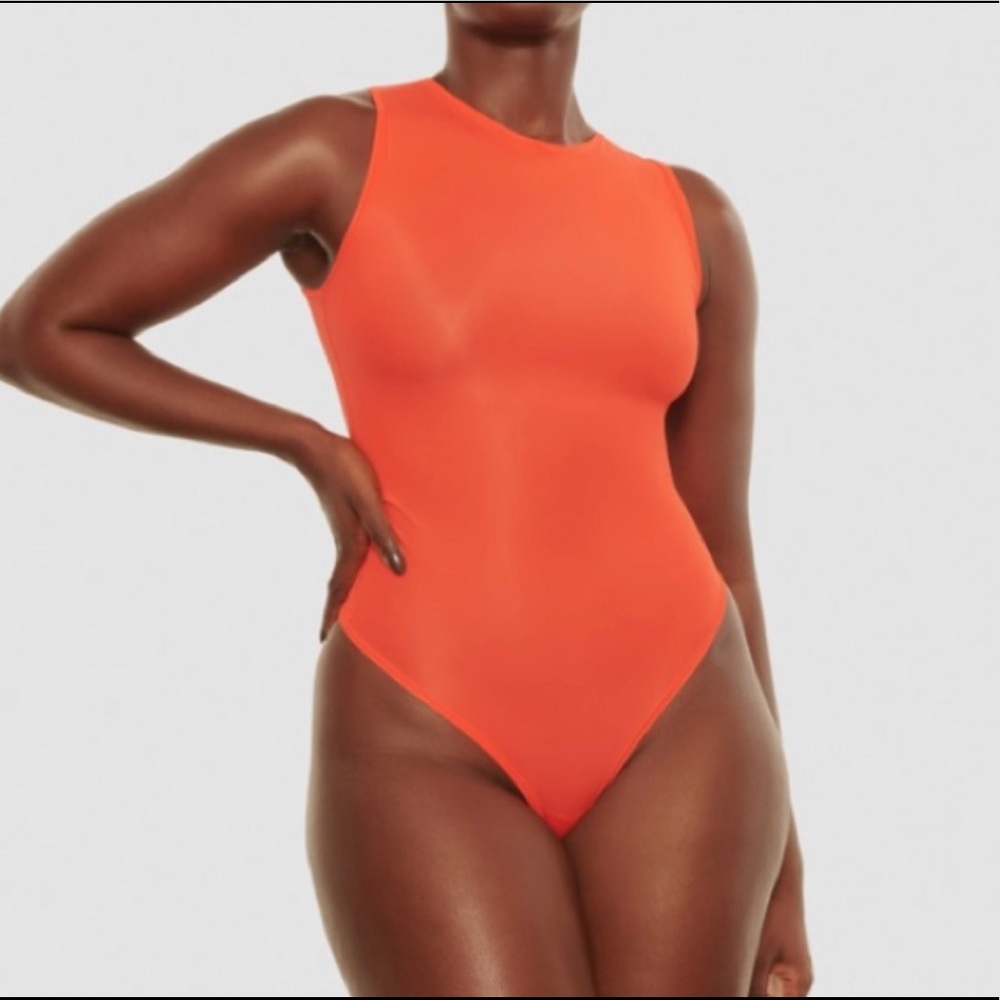 SKIMS by Kim Kardashian JELLY SHEER CREW NECK BODYSUIT 44